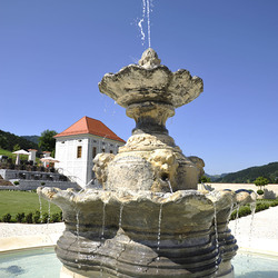 Brunnen im Garten / ,